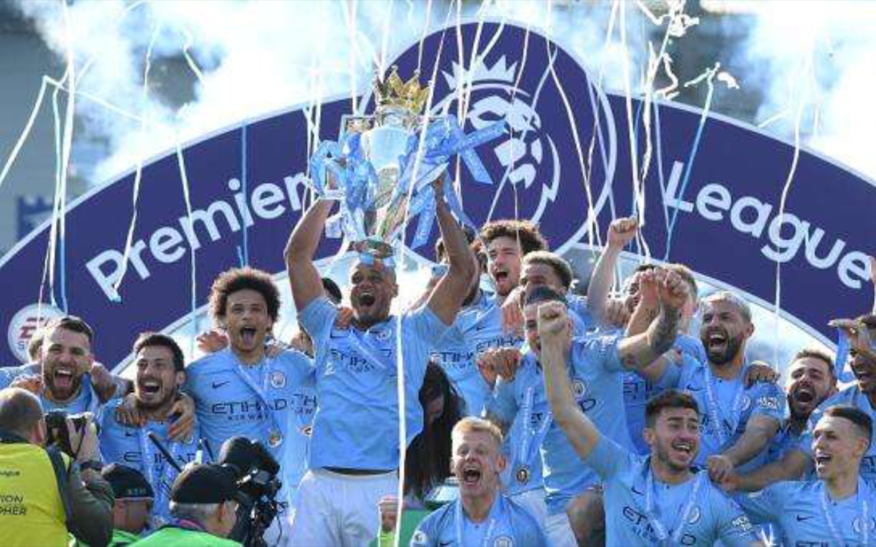 在足球比赛 在足球比赛